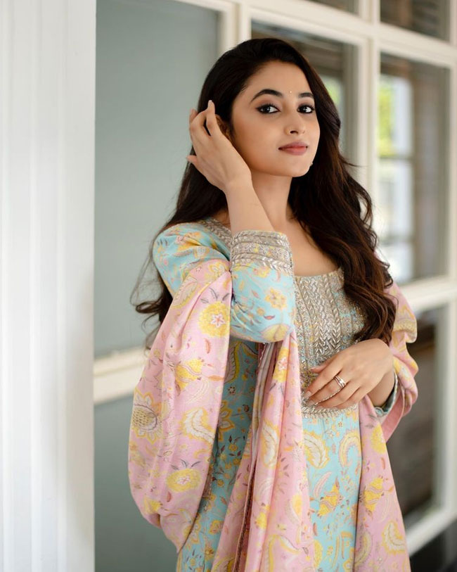 Actor Priyanka Arul Mohan New Instagram Pics